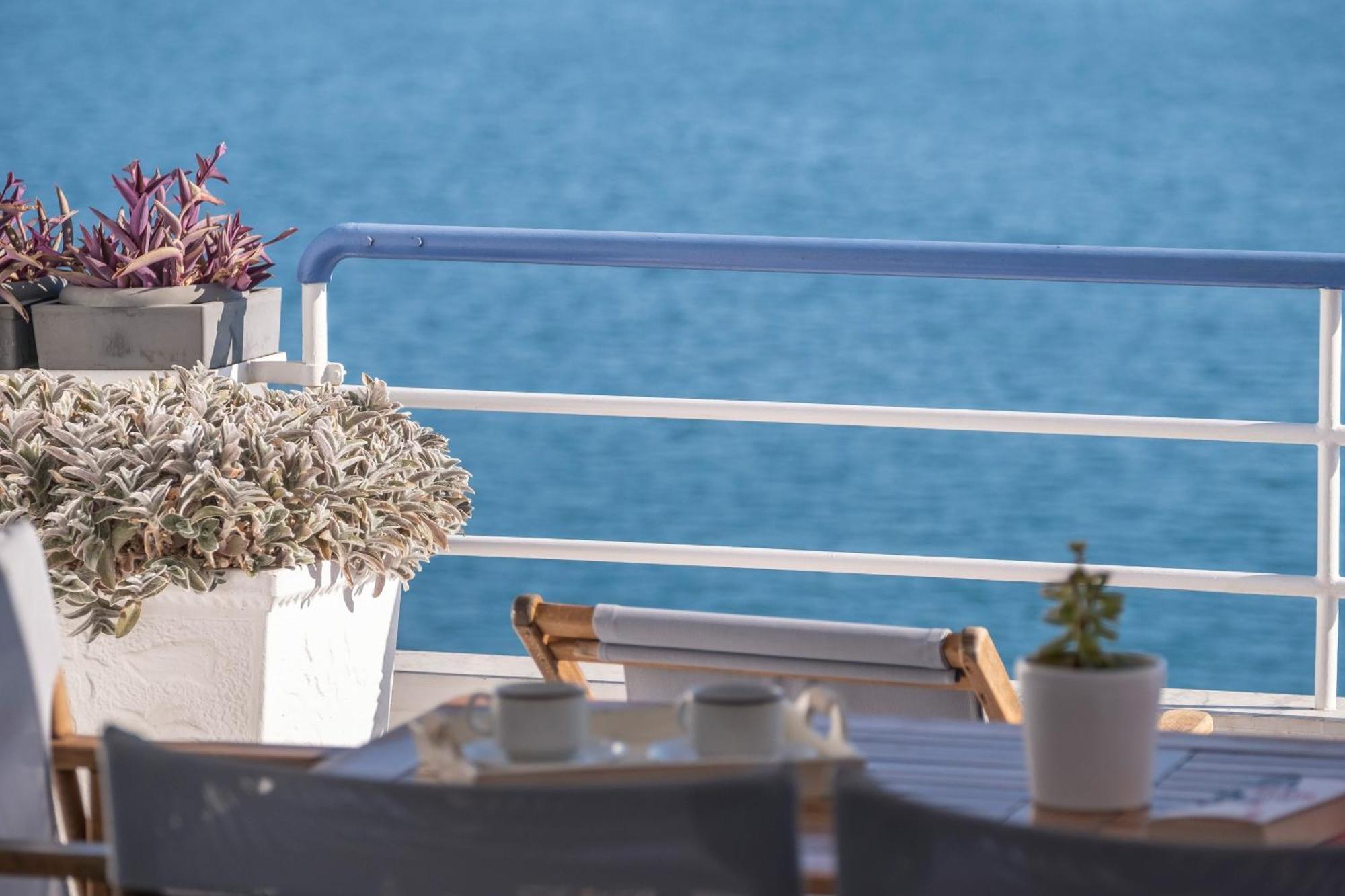 Luxurioeses Apartment Mit Einem Schlafzimmer Direkt Am Wasser, Meerblick Kivérion Exterior foto